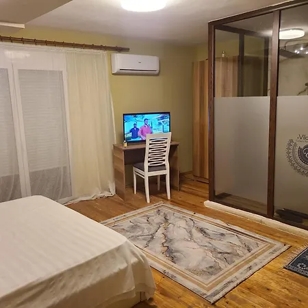 Elear Korce